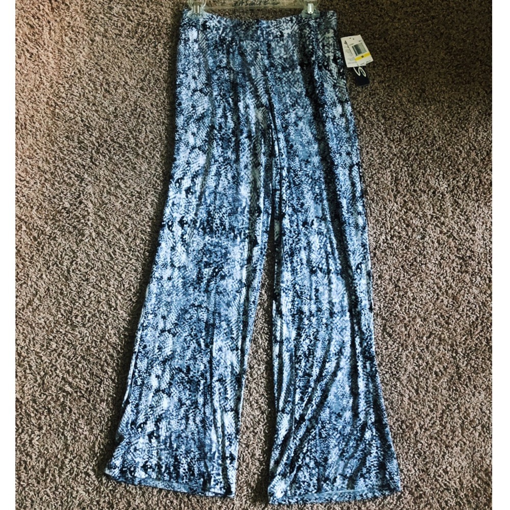 Snakeskin flowy  pants NWT